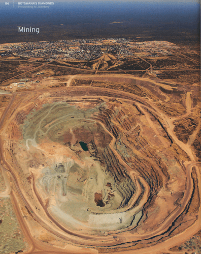 La mine de Orapa et sa ville en arrière plan (Debswana 2011)
