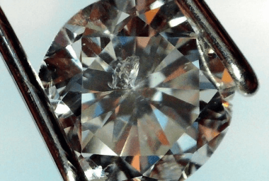 Inclusion de diamant dans un diamant